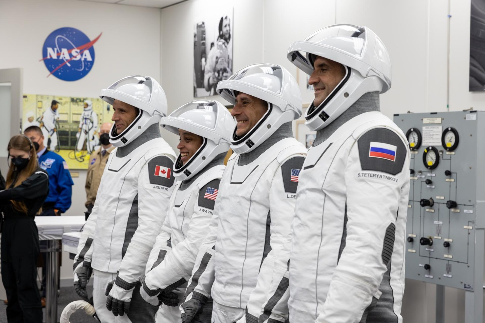 SpaceX uzay giysileriyle Crew-13 ekibi