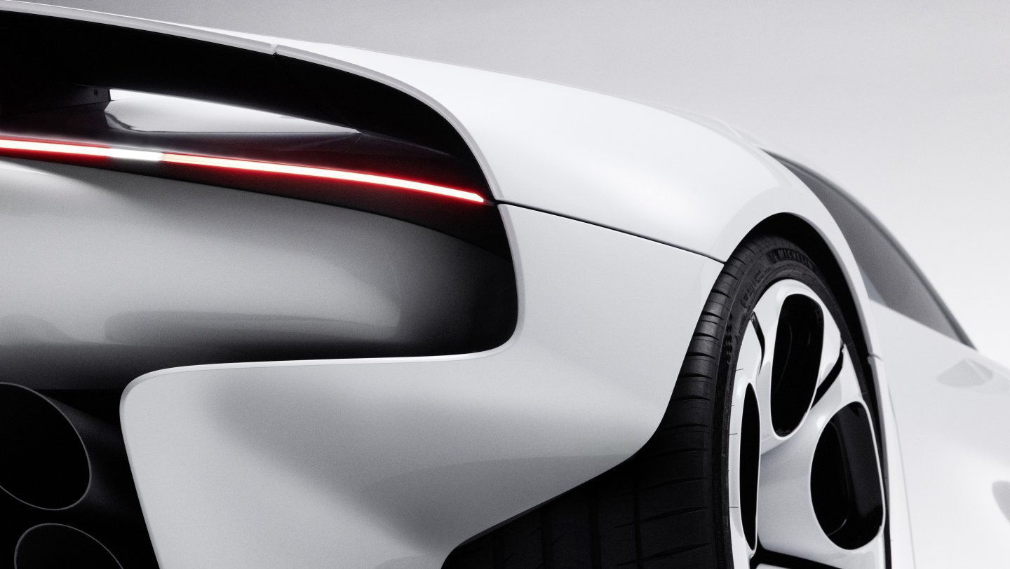Porsche Mission S arka çamurluk ve stop lambası detayı