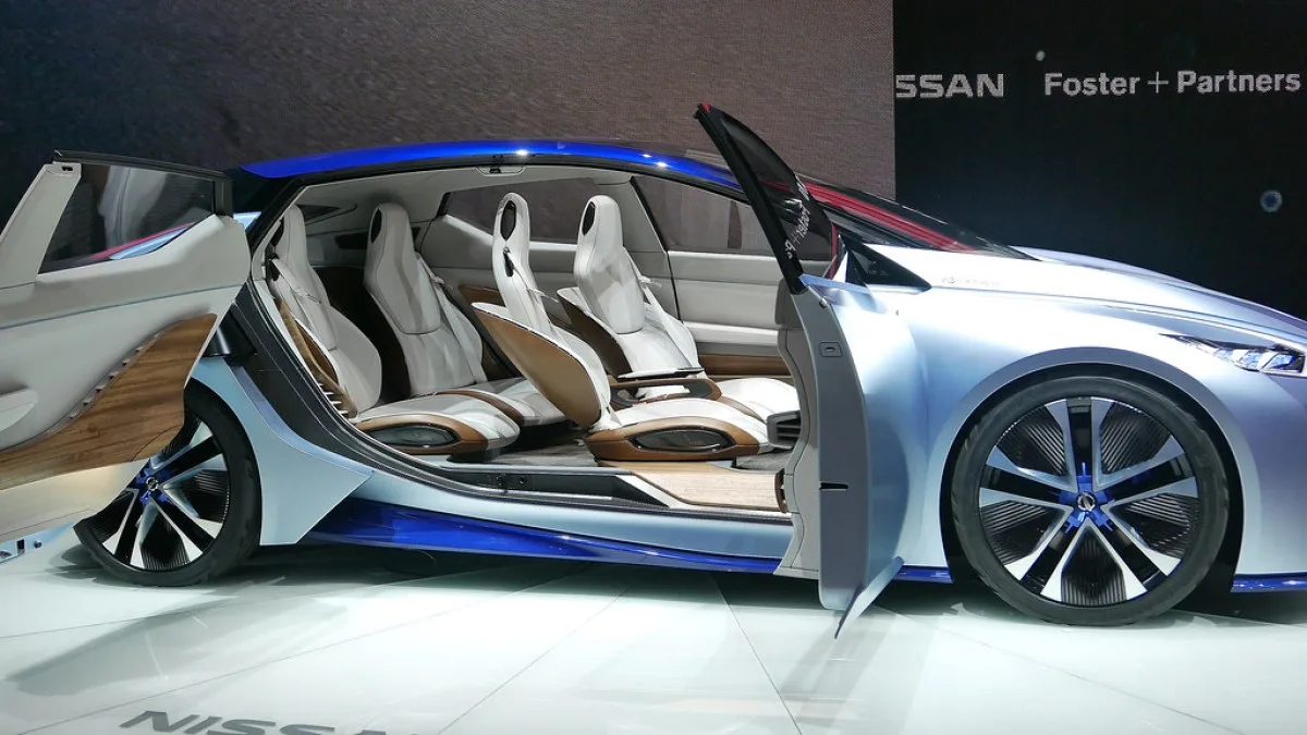 Peugeot, Paris'te katı hal bataryalı RCZ Vision ve 816 beygirlik E-T16 konseptini tanıttı